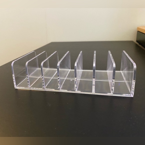 SHEIN Clear Plastic Makeup Holder - Picture 2 of 5
